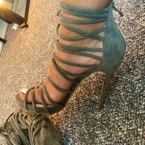 SIMMI LONDON Green/Gray strap heels